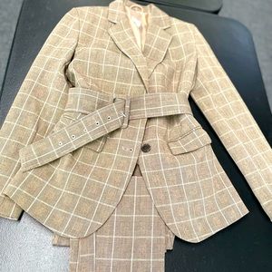 Belted business suit w/check pattern